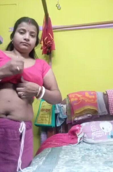 Super horny boudi deshi sexy video fucking using with brinjal