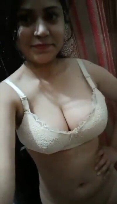 Beautiful big boobs hot girl new desi xxx showing nude mms