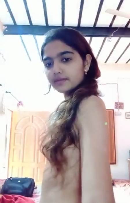 Extremely cute 18 girl indian sexy xxx showing mms