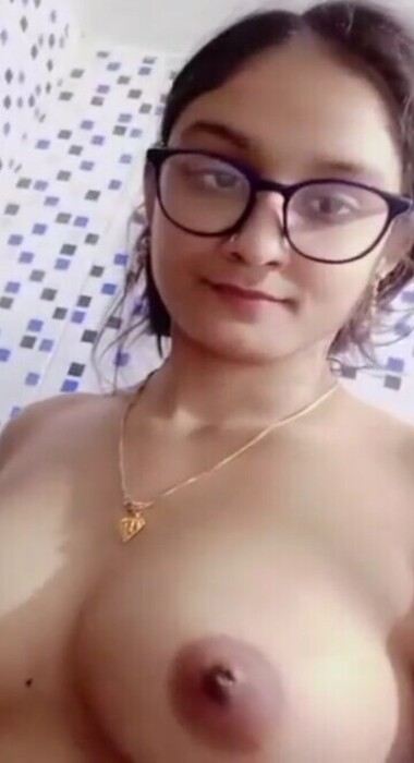 Extremely cute 18 babe xxx video indin show big boobs mms