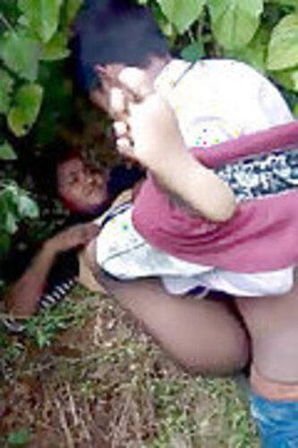 Village 18 girl desifuck fucking bf outdoor in jungle mms