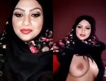 Paki milf aunty pakistan sexcom showing big tits nude mms