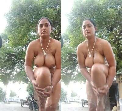 Tamil-mallu-big-tits-desi-aunty-porn-bathing-outdoor-mms-HD.jpg