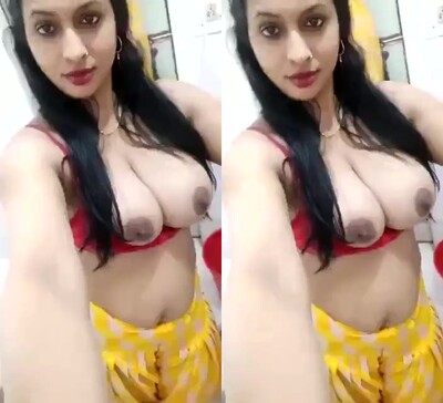 Very-sexy-hot-indianbhabisex-showing-big-tits-viral-nude-mms.jpg