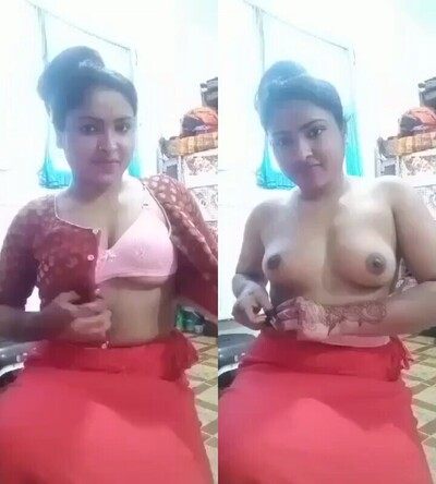 Desi-very-beautiful-18-girl-deshi-porn-video-showing-bf-nude-mms.jpg