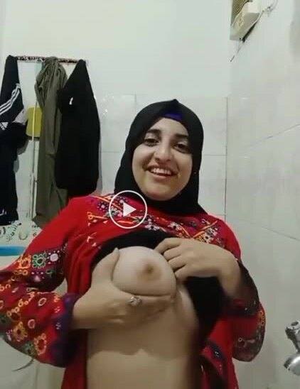 Super-beautiful-pak-hijabi-babe-wwwx-pakistan-big-boobs.jpg