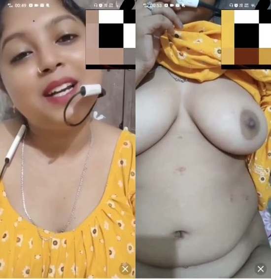 Indian-Desi-horny-bhabhii-Shows-her-Big-Juicy-Boobs-on-live-cam.jpg